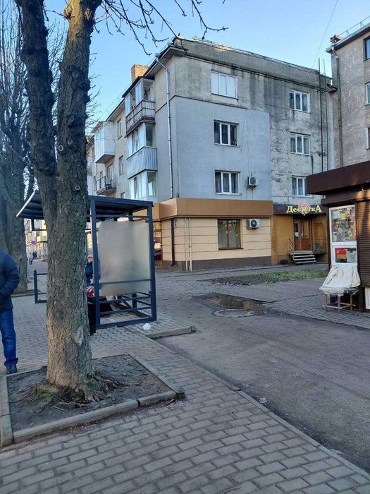 Оренда приміщення Перемоги, перша лінія