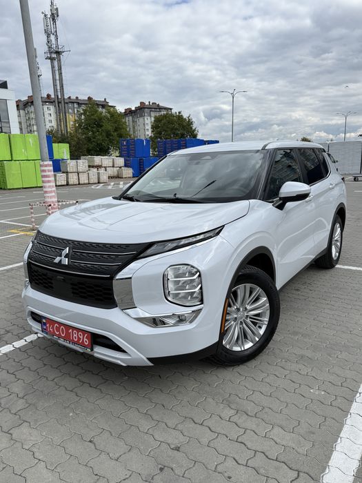 mitsubishi outlander 2023 року 4 поколіня