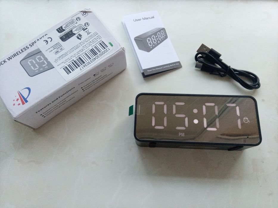 Настільний цифровий годинник