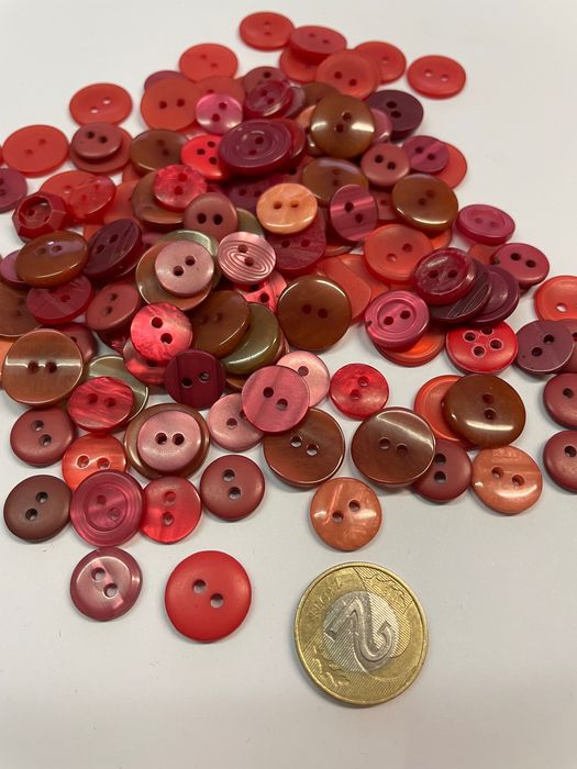 Mix guzików odcienie czerwieni 50 szt