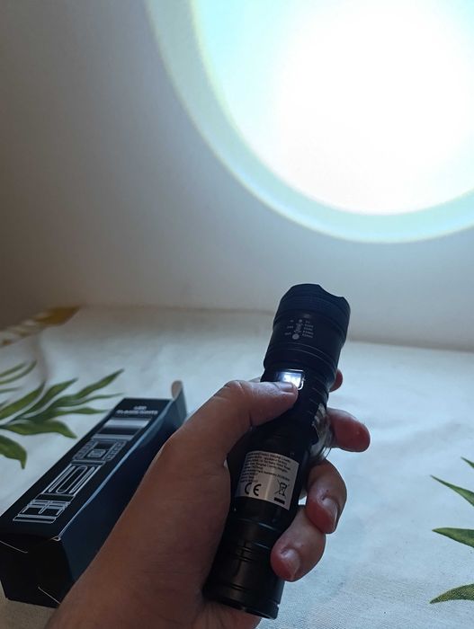 Flashlight de Forte Luminosidade NOVA Recebida a 5/11