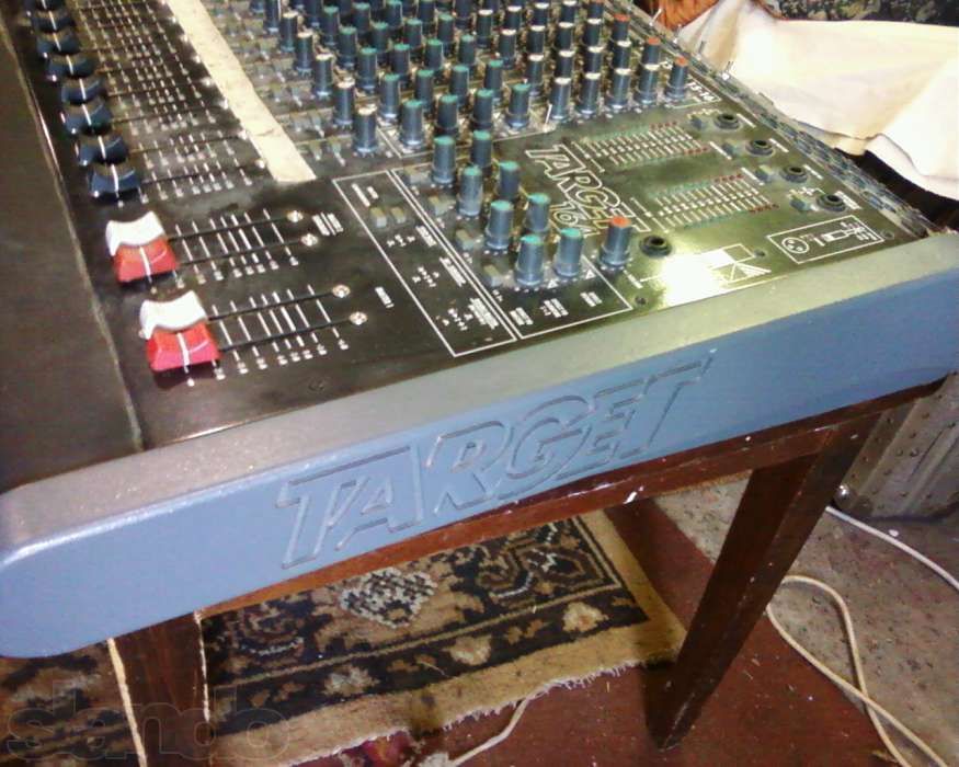 350Микшерный пульт Target 164, Hughes and Kettner Audio.