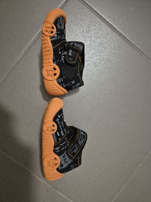 Kapcie chłopięce z koparką