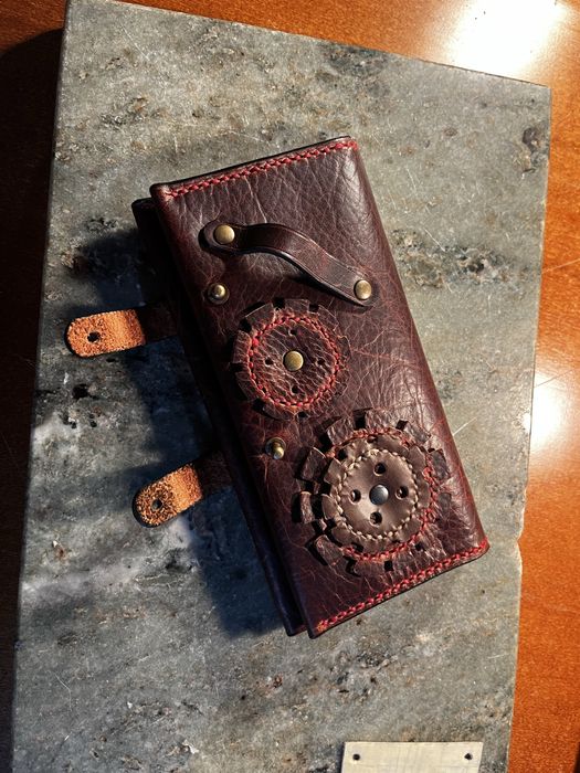 Bolsa Artesanal em Couro para Tabaco de Enrolar – Estilo Steampunk