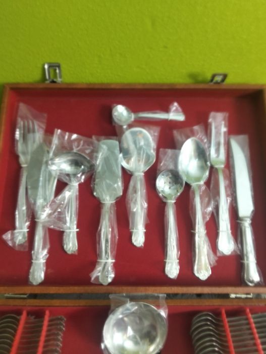 Vendo conjunto com 130 pessas nunca usado