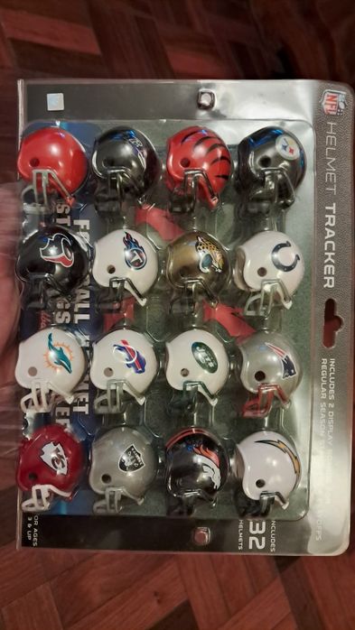 Miniaturas de 32 capacetes futebol americano