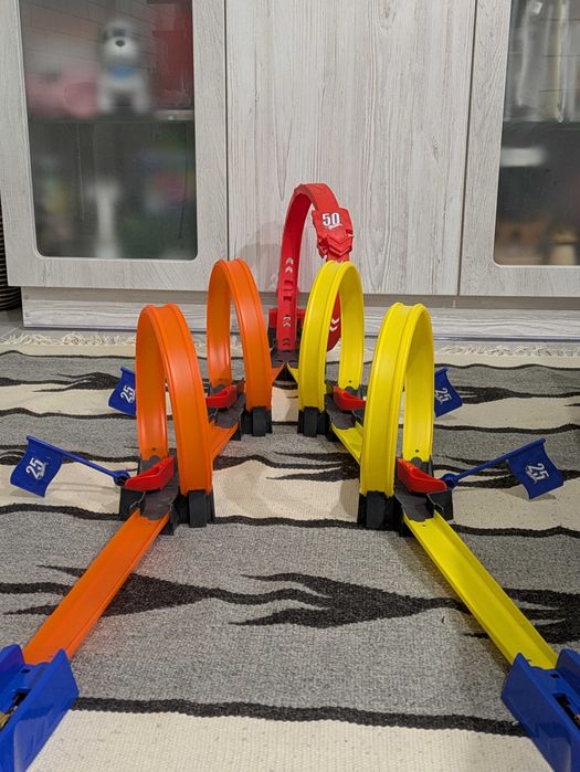 Трек Hot Wheels/Неймовірні трюки у петлях