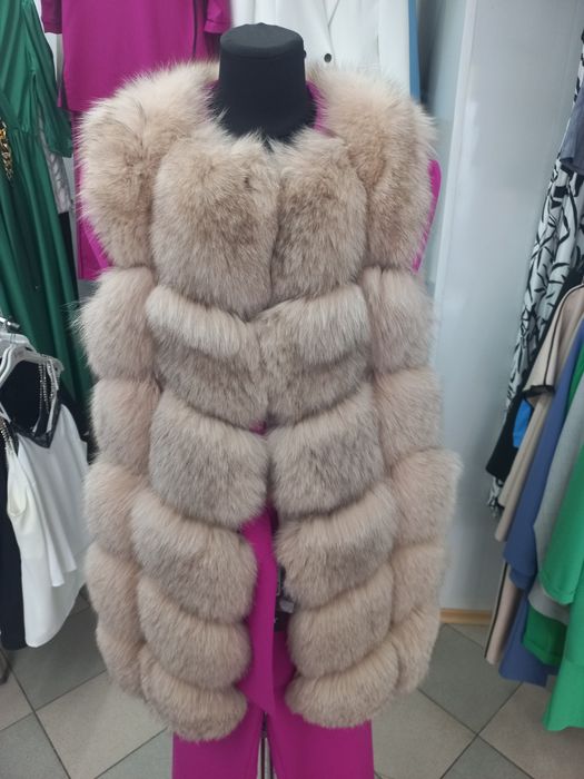 Продам жилетку з натурального хутра.