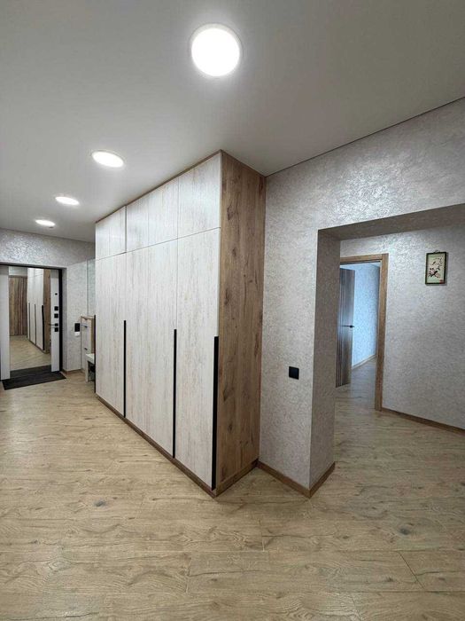 Продається 3-кімнатна затишна квартира з дизайнерським ремонтом