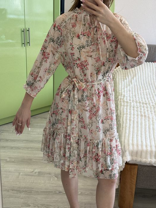 Жвноче плаття в квіточку