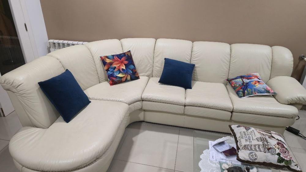 Sofá em pele em bom estado