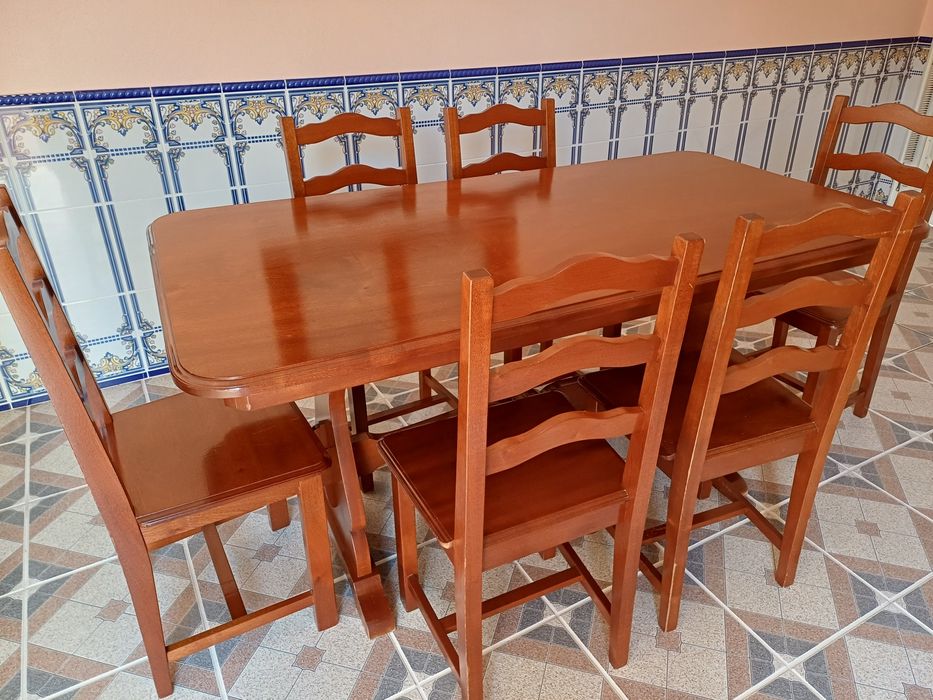 Mesa de cozinha com 6 cadeiras