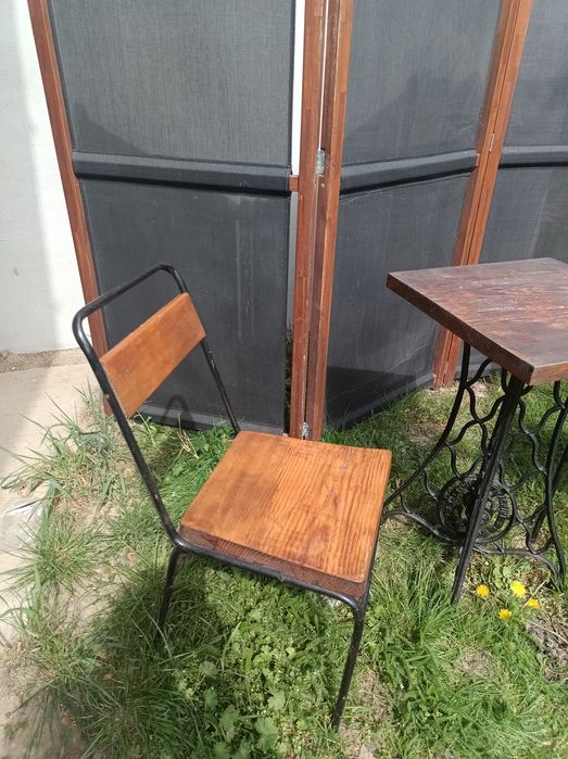 Stolik i 2 krzesła + parawan na balkon