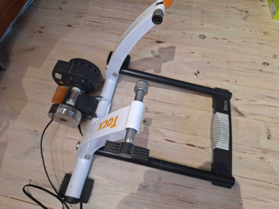 Trenażer Tacx Flow