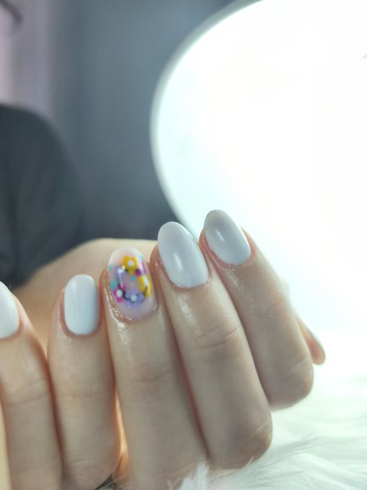 Unhas de gel, pedicure, maquiagem, depilação a laser