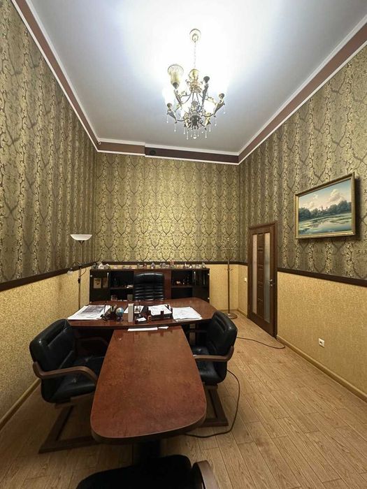 Продаж комерційного приміщення на Зарічанській.