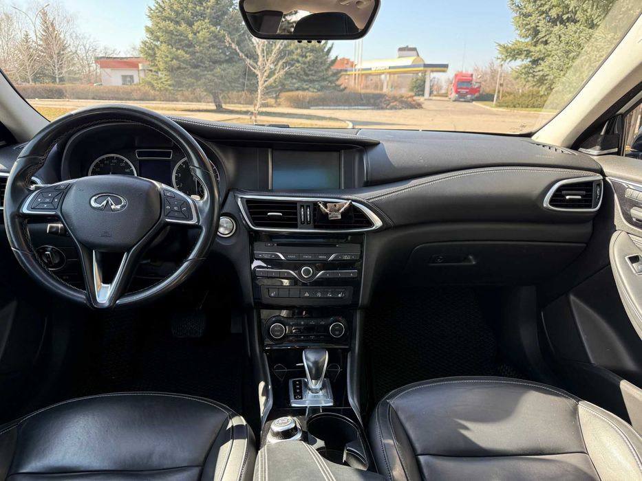 Продам Infiniti QX30