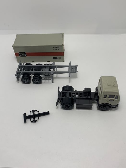 Mercedes com contentor da Roskopf escala 1/87