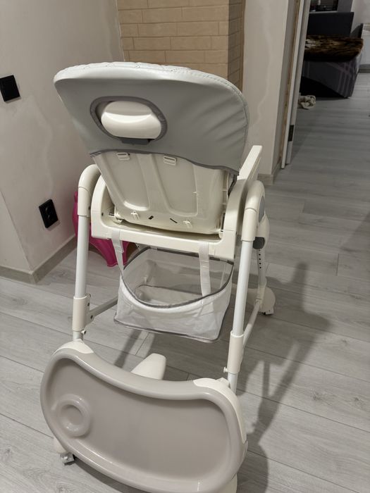 Стілець для годування