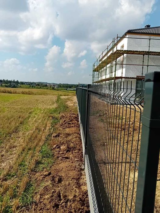 Ogrodzenia z montażem – panelowe, palisadowe, siatkowe
