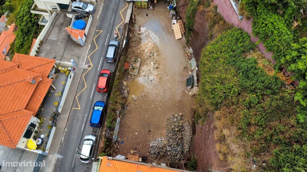 Terreno com 598 m² e projeto para 3 apartamentos em Câmara de Lobos