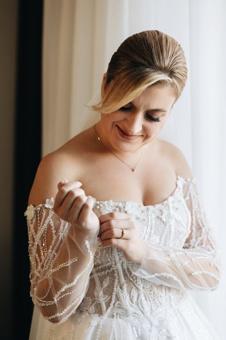 Продається весільна сукня