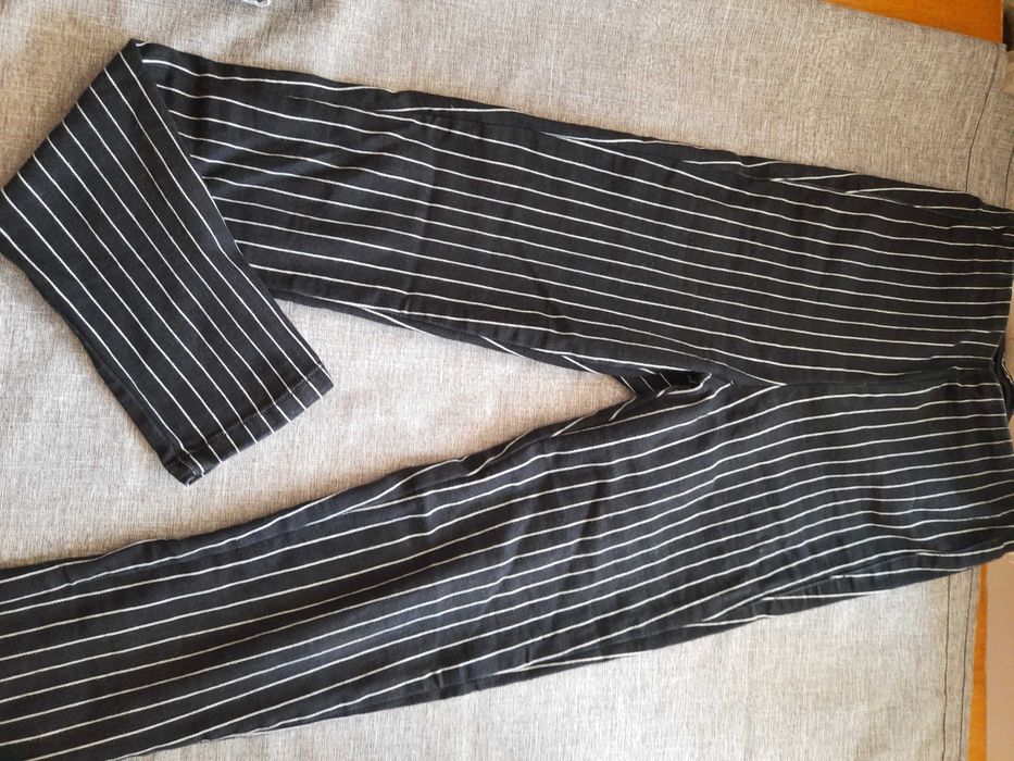 Spodnie rurki w paski wysoki stan cropp