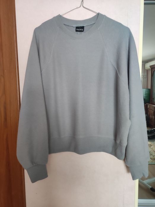 Свитшот оверсайз, 280 грн. Футболка Adidas,280 грн.