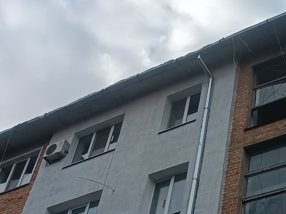 Продам 2-кімнатну квартиру 43 м² з індивідуальним газовим опаленням — ремонт 2022 року