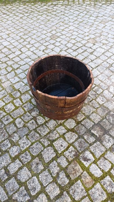 Vaso de jardim em pipas de madeira