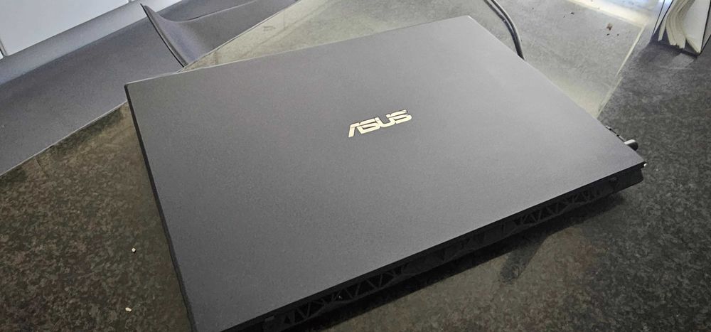 Portátil gaming, asus F571G, roda todos os jogos populares.