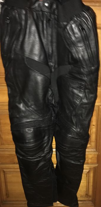 Conjunto casaco e calça de Mota de pele com proteções