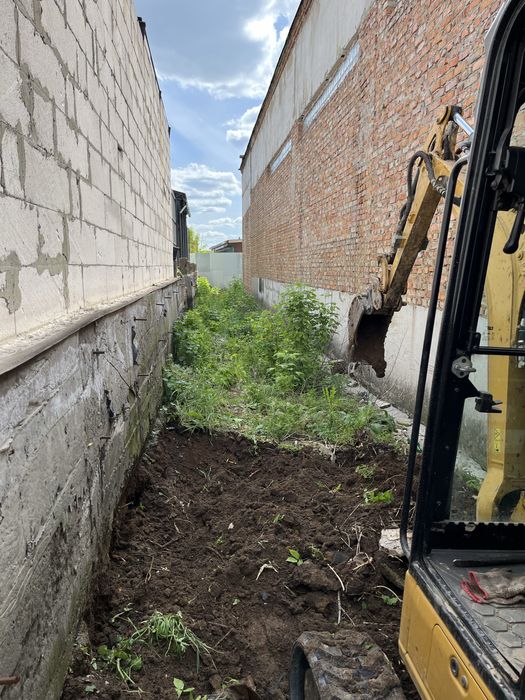 Мініекскаватор. Послуги мініекскаватора