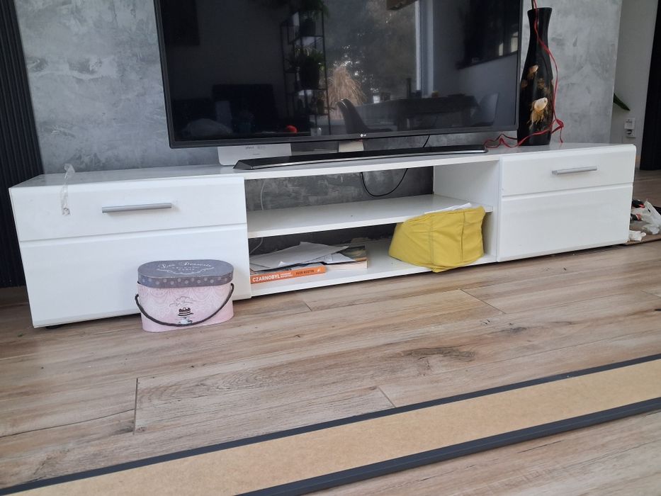 Szafka tv biała + dwie wiszące szafki
