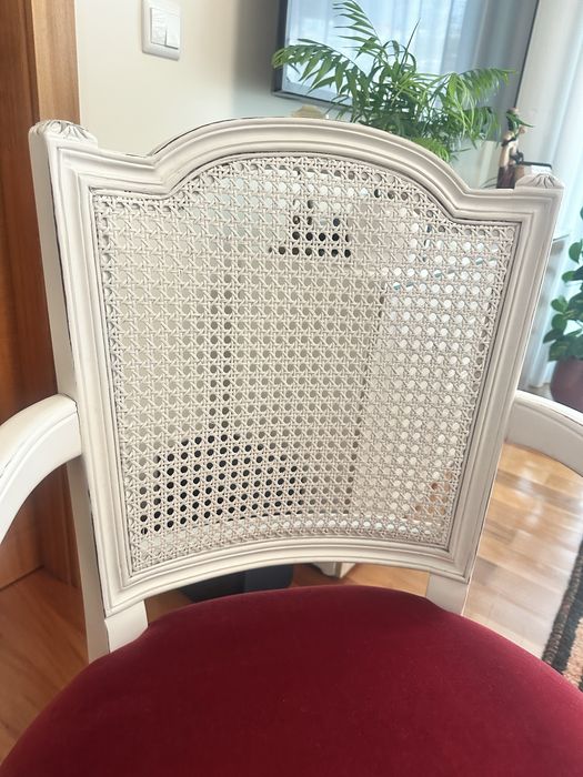Vendo cadiera com estofamenti em Veludo vermelho cem Decape branco