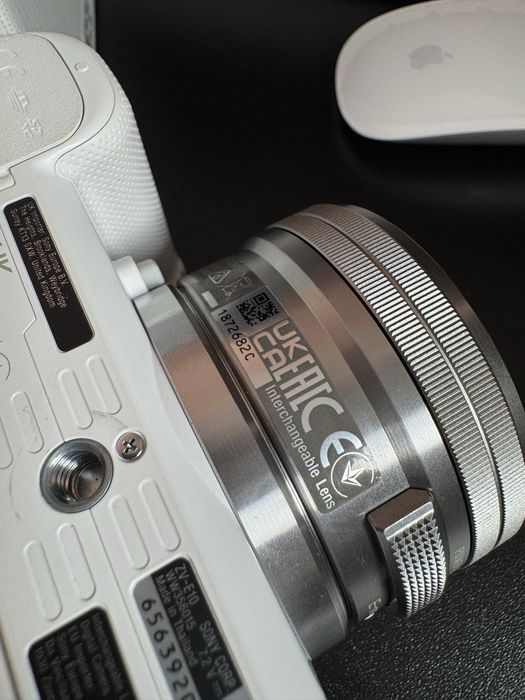 Бездзеркальна камера Sony ZV-E10