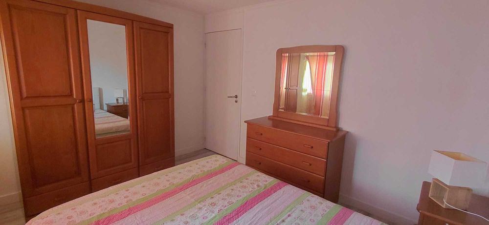 Pessoa responsável, organizada e com boa convivência.