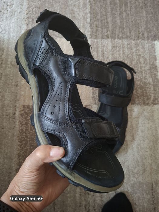 Sandaĺy ecco meskie 47
