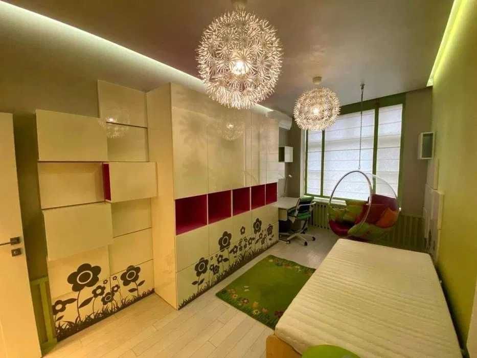 Голден Парк 3 кімнатна Зручний поверх