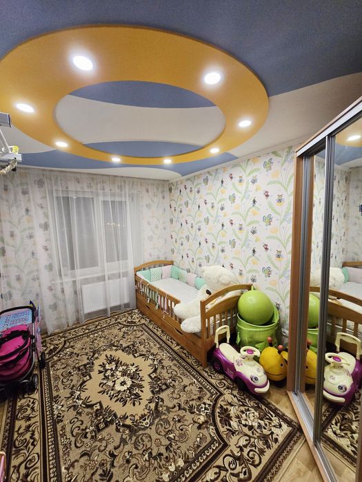 Сдам шикарную 4к квартиру на Лазурном. Автономное газовое отопление