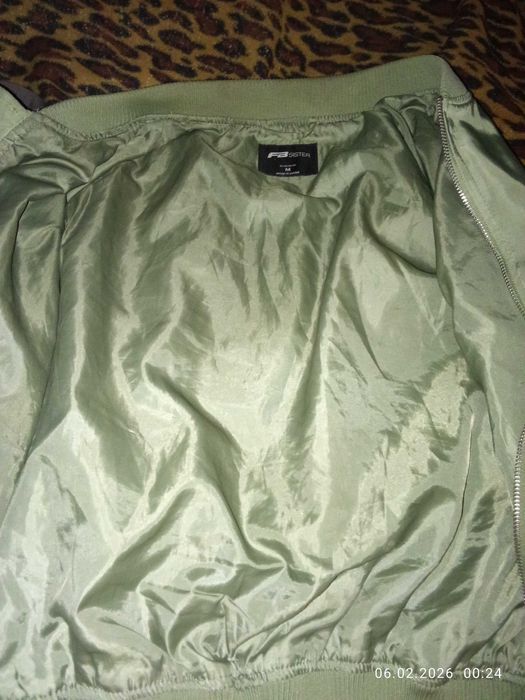 Ветровка женская