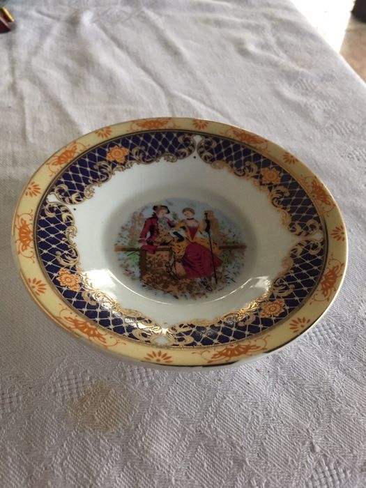 Mini talerzyk stylizowany  syg. T.Limoges