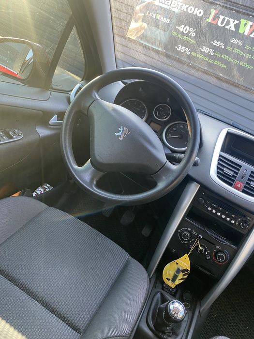 Ідеальний стан Peugeot 207