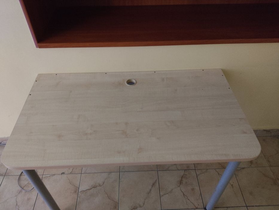 Solidne biurko stół