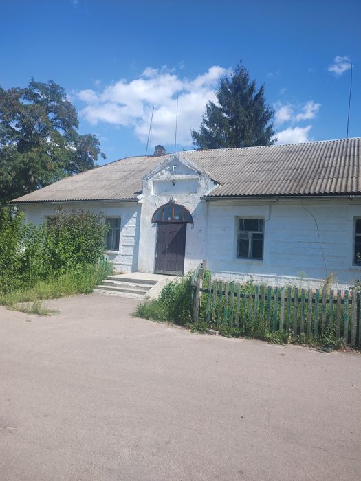 Продам приміщення 200 кВ та земельну ділянку 2,5 ГА в Літочках