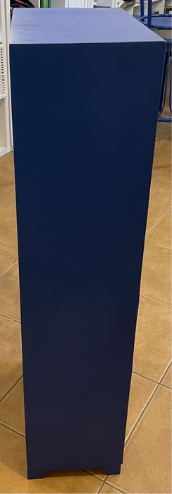 Estante azul em pinho para arrumação