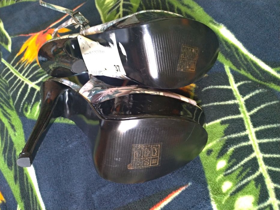 Buty, czółenka w kwiaty