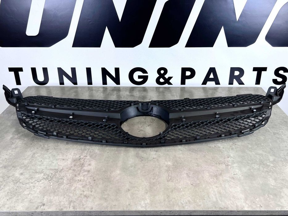 Решітка радіатора ( під камеру )  AMG  Mercedes Benz ( C-Class W205 )