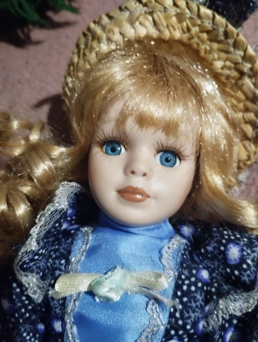 Laleczka porcelanowa