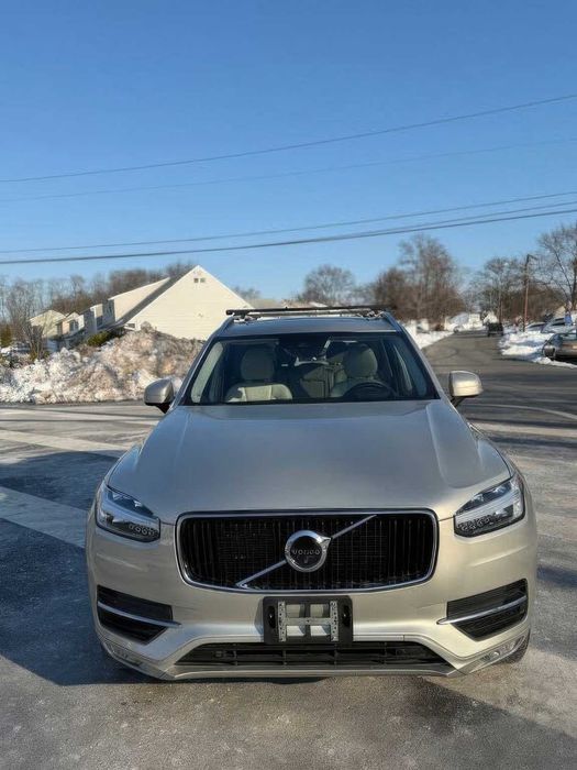 Volvo XC90      2022